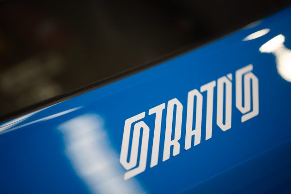 Fotografia dettaglio logo New Stratos 1, produzione servizi fotografici di Soundless Studio.